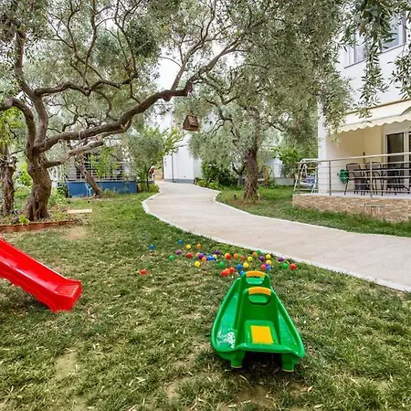 Koula 2-tomi شقة بوتوس